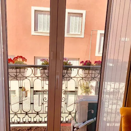 아파트 Alfacinha Ajuda *